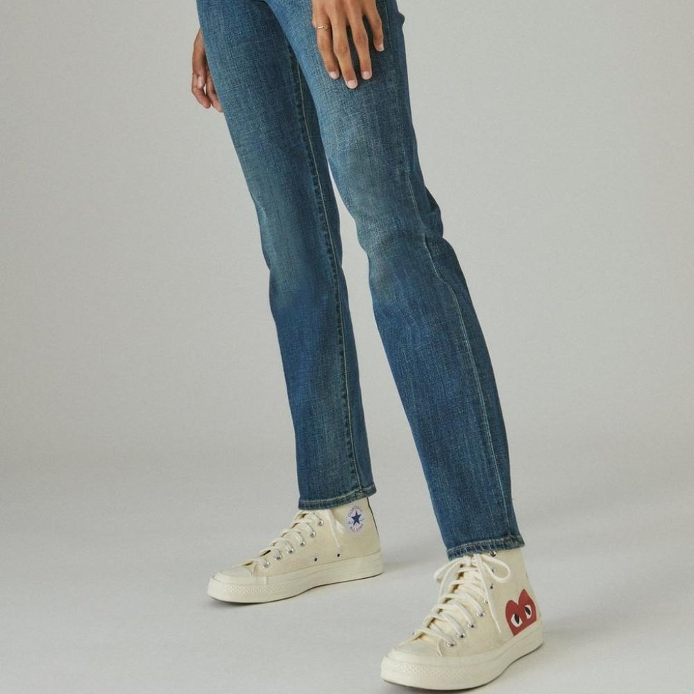 Lucky Brand Mid Rise Sweet Straight Jeans NWT Size 4/27 Inseam 30